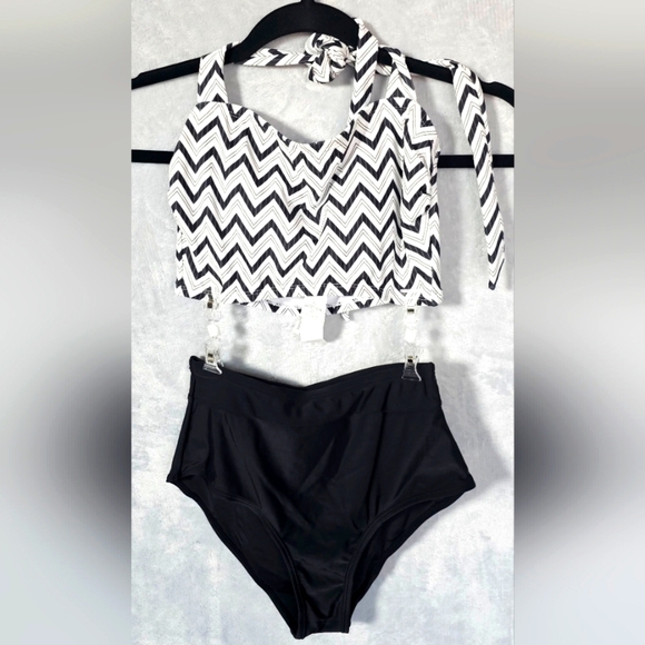 61.🆕️ XS Cupshe Chevron Halter Bikini Top + Unbranded High-Waisted Bottom (0-2) - Picture 1 of 2